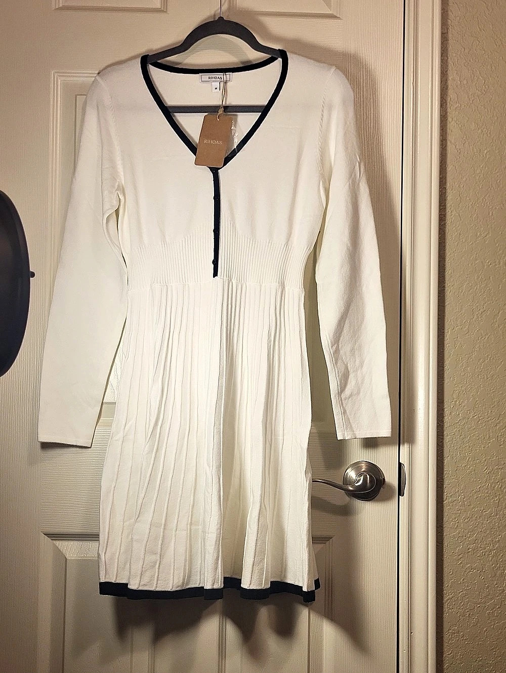RIHOAS White Contrasting Sweater Dress Mini in White & Black Size Medium